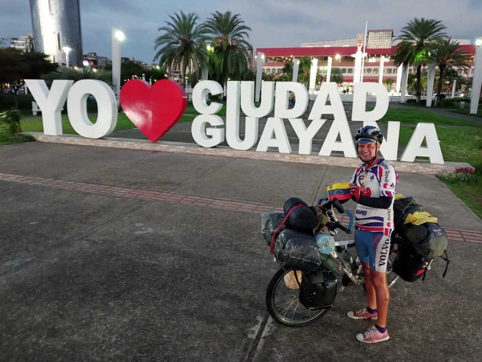 Jerson Moreno: tachirense que pedaleando en bicicleta recorre Venezuela