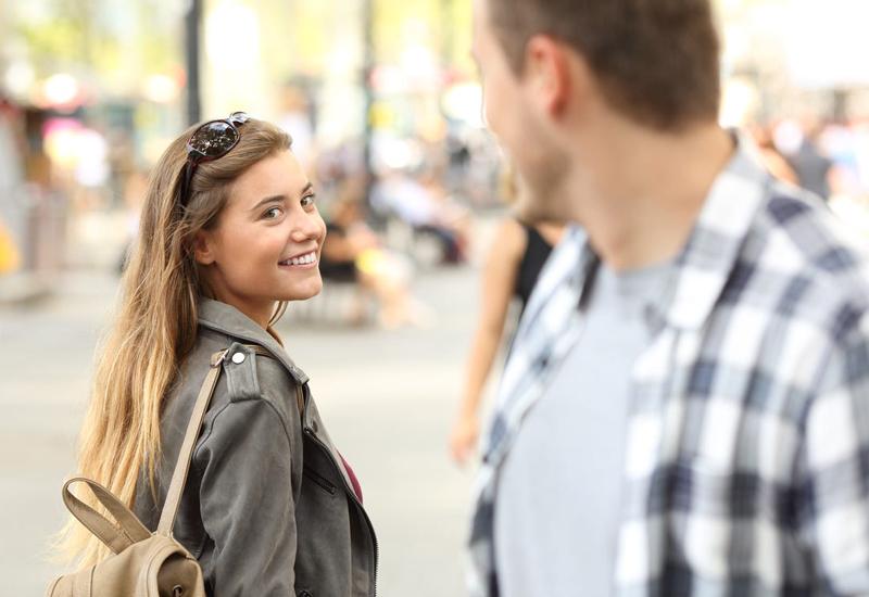 No confundir introvertido con extrovertido tímido