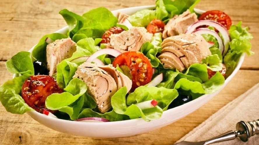 Ensalada de atún con aguacate