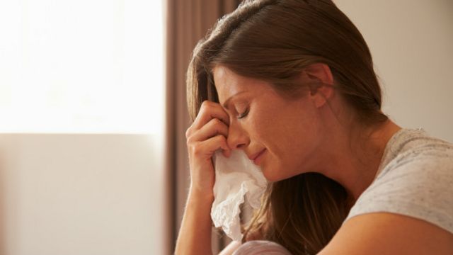 llorar beneficia la salud emocional