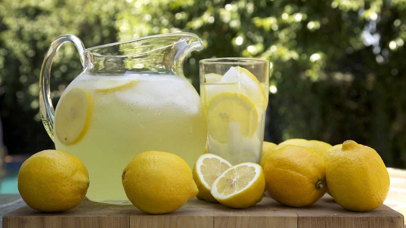 Agua con limón: conoce qué pasa si se bebe todos los días