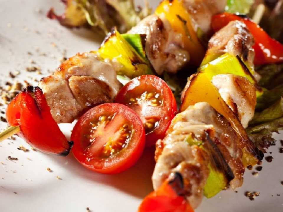 Kebabs de pollo estilo persa: prepara estas deliciosas brochetas