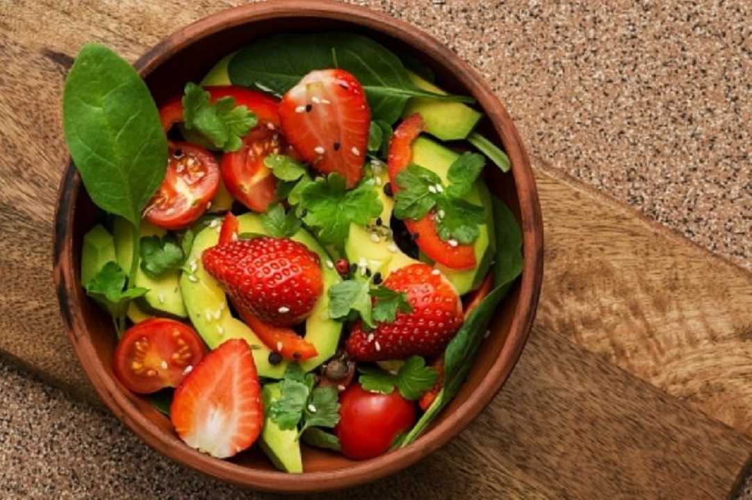 Ensalada de fresas con aguacate: deliciosa y fresca para una cena ligera