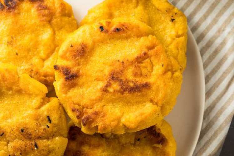 Arepa de plátano maduro