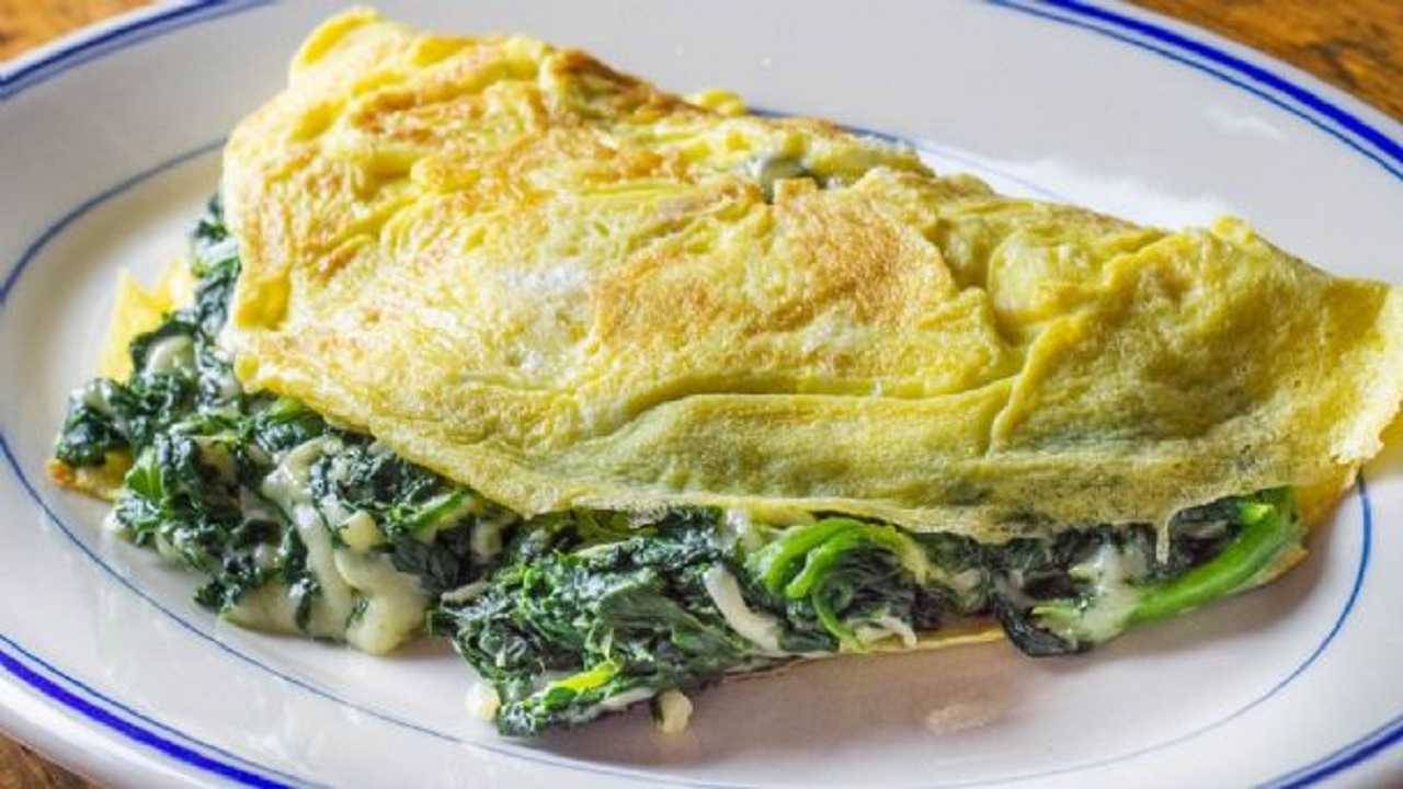 Omelette con acelgas: delicioso plato para un desayuno ligero