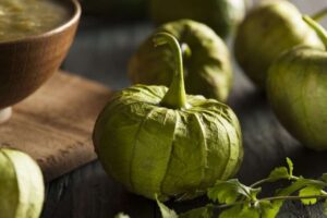 Cáscaras de tomate: prepara la infusión para la masa de tamales