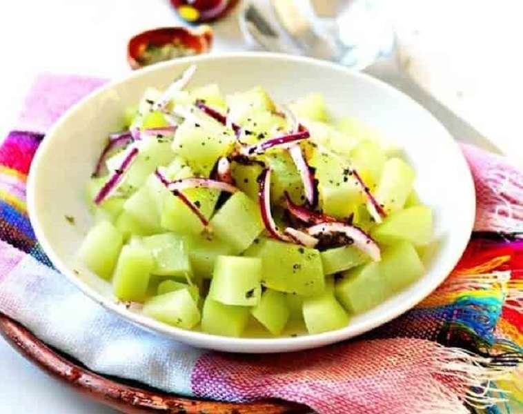 Ensalada de chayota con pollo