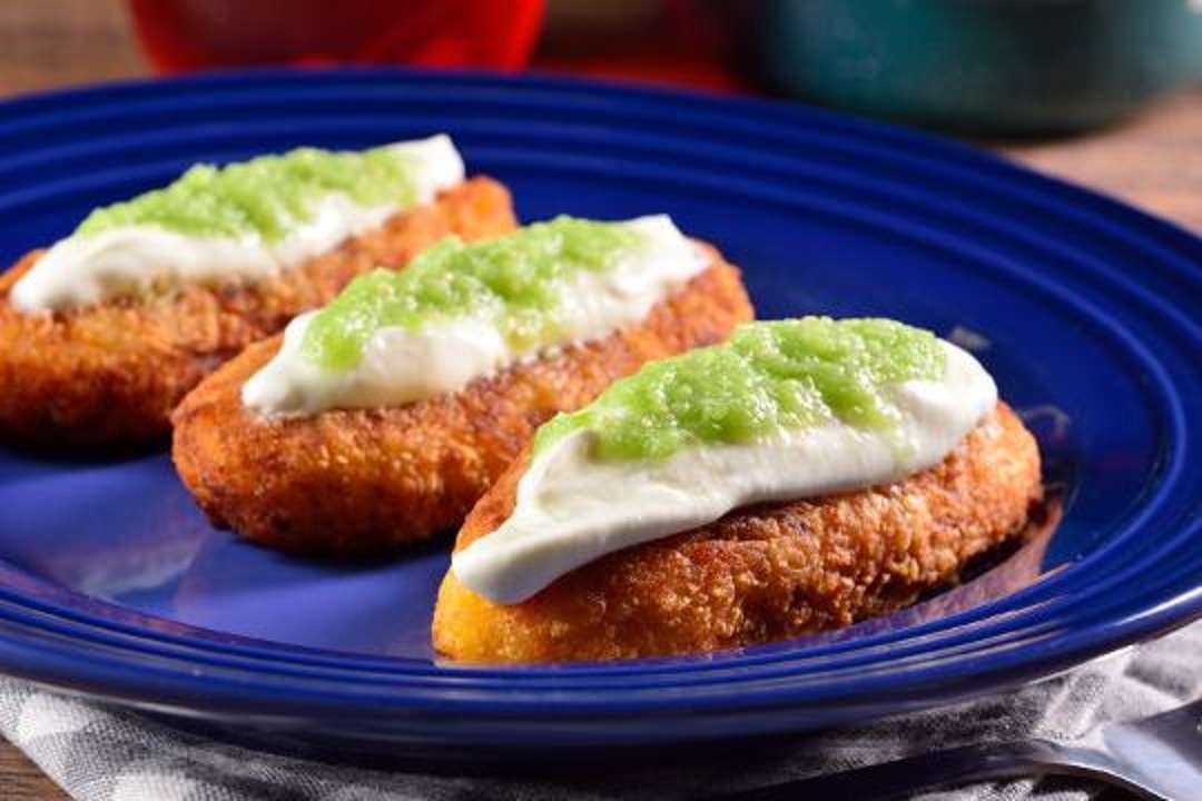 Molotes de plátano rellenos de queso: prepara este delicioso plato