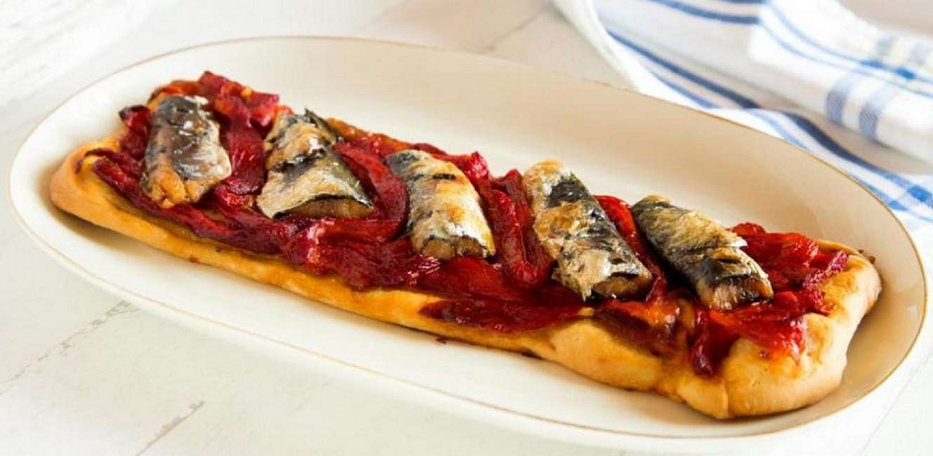 Coca de sardinas: prepara esta rica cena ligera
