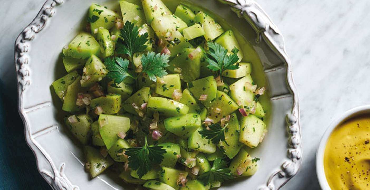 Ensalada de chayota con pollo una buena opción para la cena