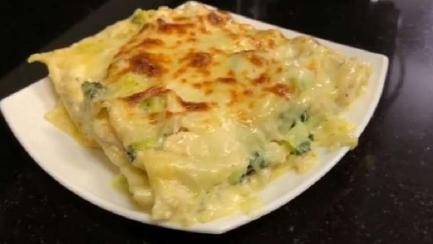 Lasaña de brócoli y salsa blanca