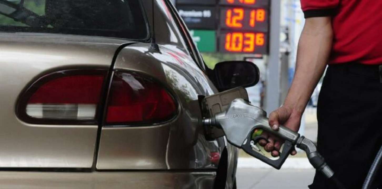 Problema de gasolina seguirá en Venezuela, según experto