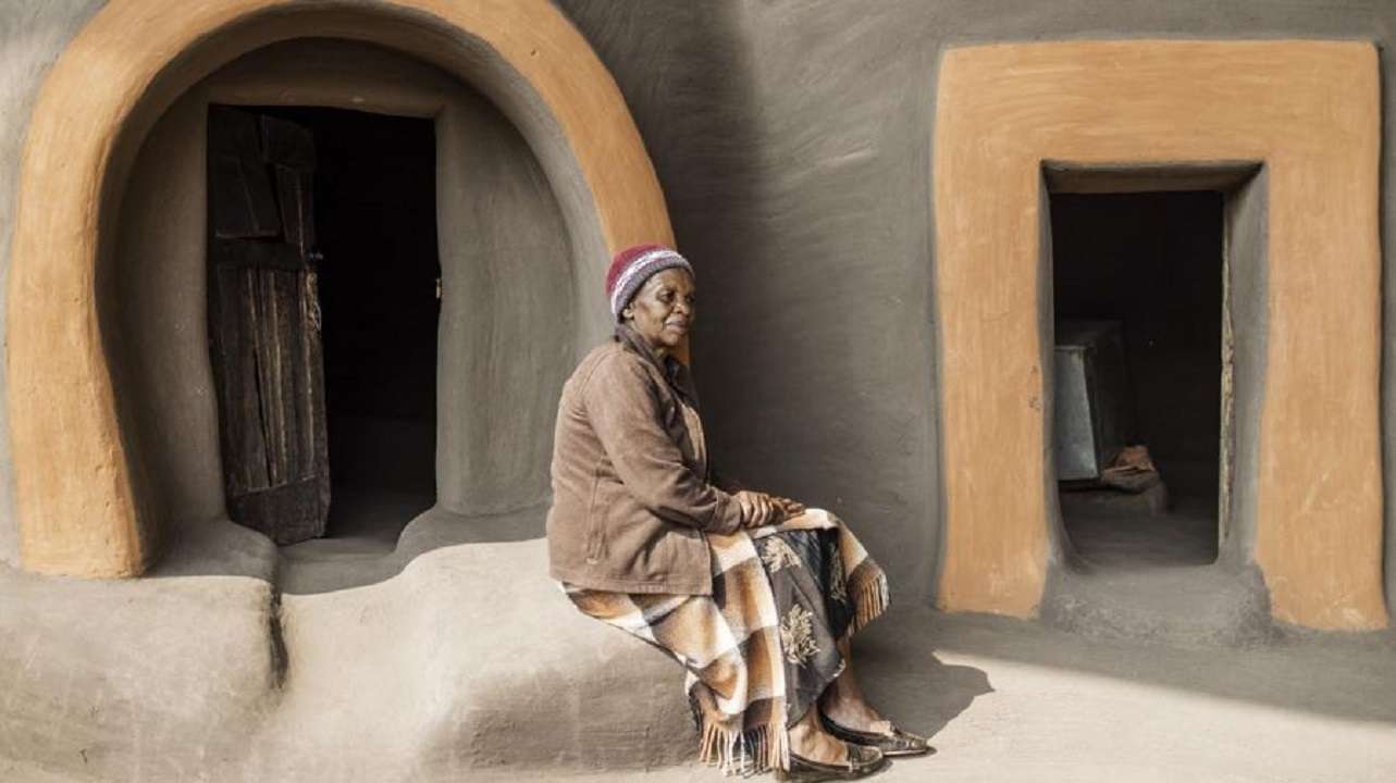 Los últimos trogloditas de Lesoto que viven en las cuevas de Kome