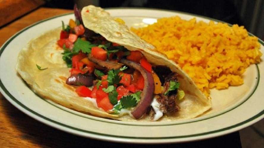 Fajitas de atún con mango y arroz