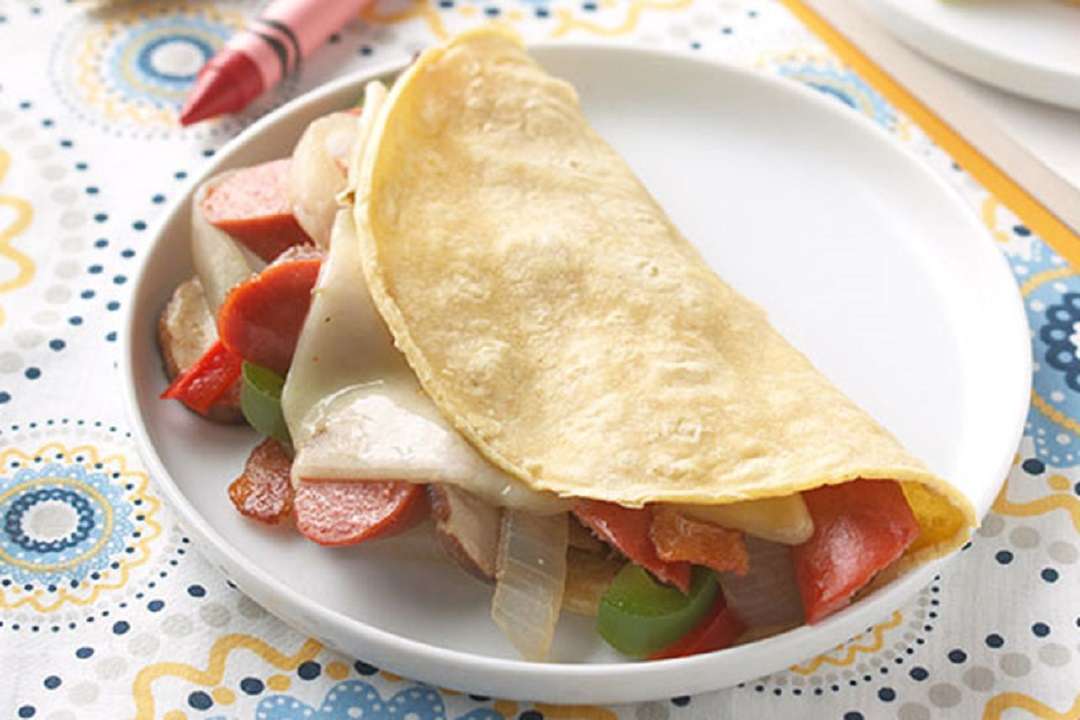 Fajitas de salchichas y calabacín: sabrosas para la hora de la cena