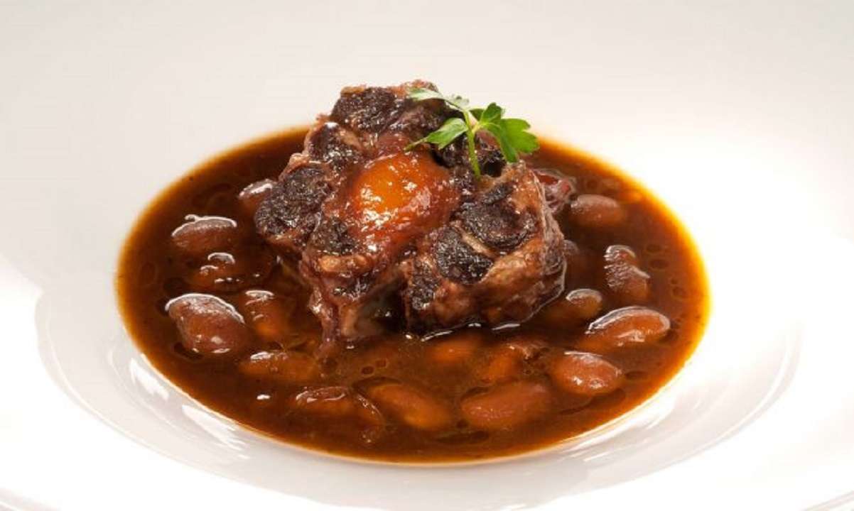 Rabo con alubias: sabrosa receta para una cena familiar