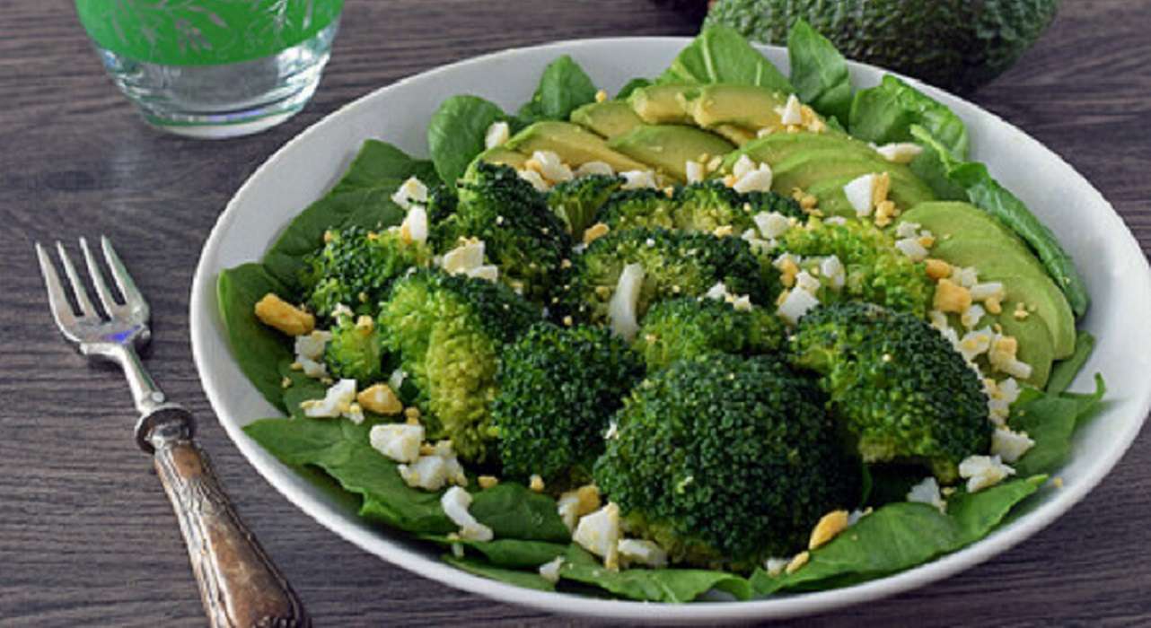 Ensalada de brócoli con aguacate: deliciosa receta saludable