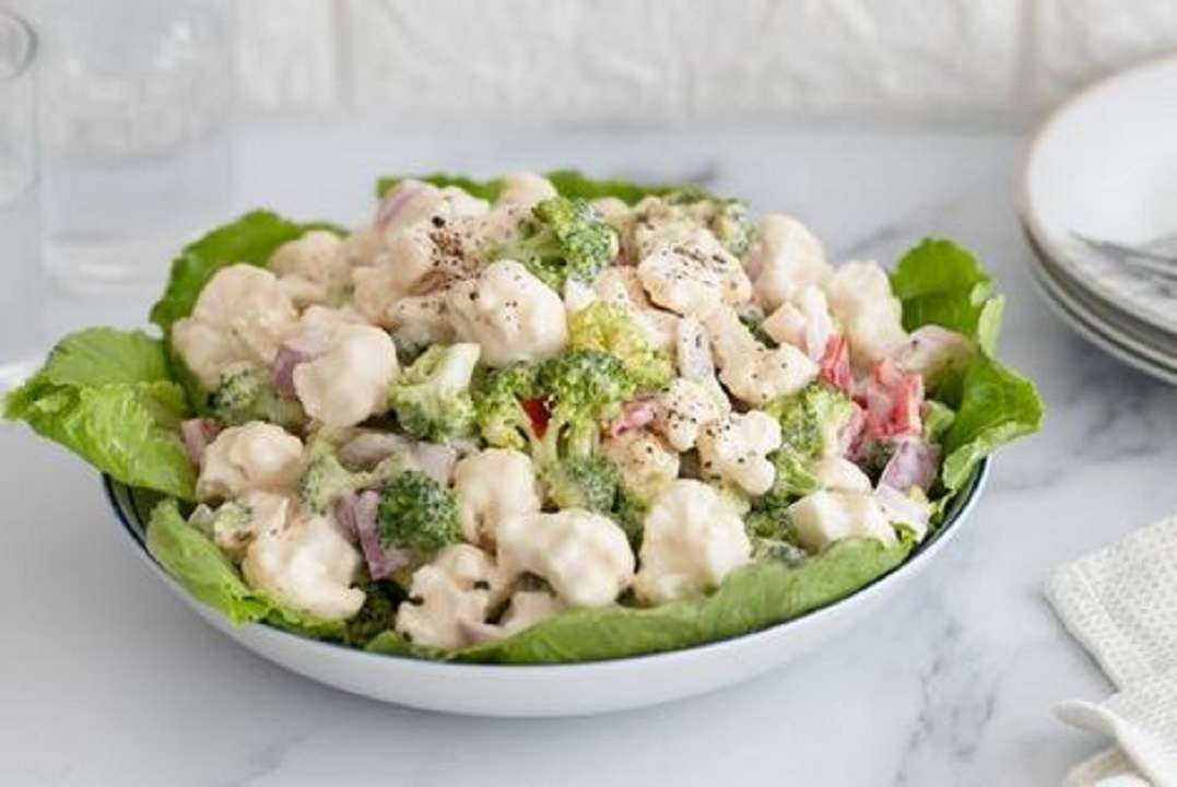 Este vegetal es rico, nutritivo y, además, muy fácil de hacer. Aquí te decimos cómo preparar una deliciosa ensalada de coliflor