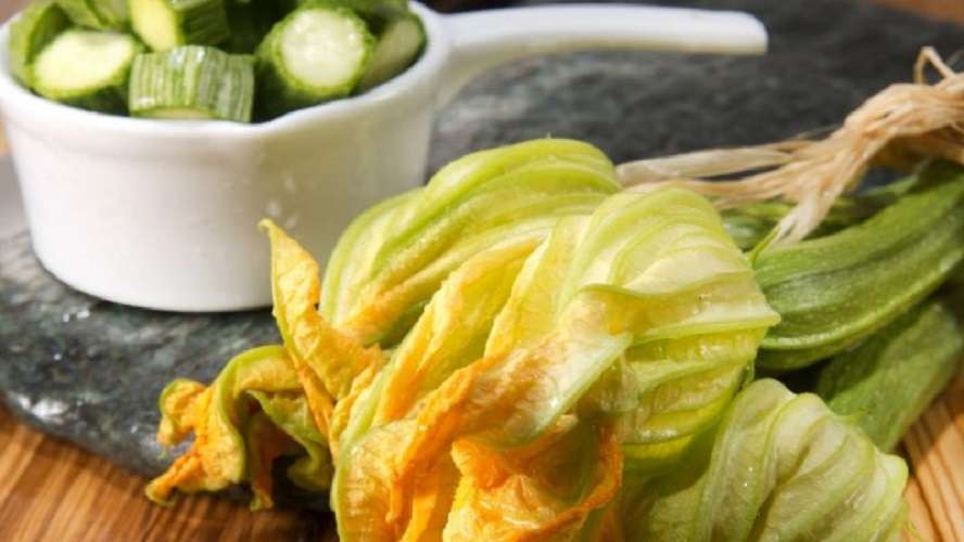 Flor de calabaza con chile serrano