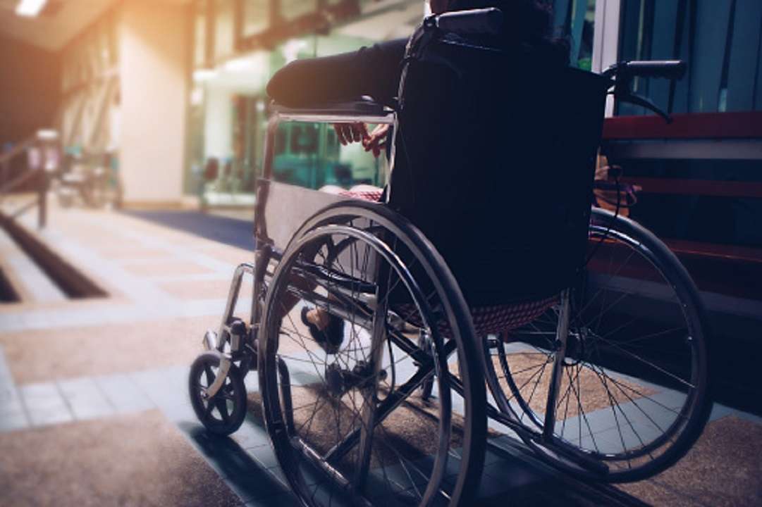 Crean silla de ruedas que se controla con el pensamiento
