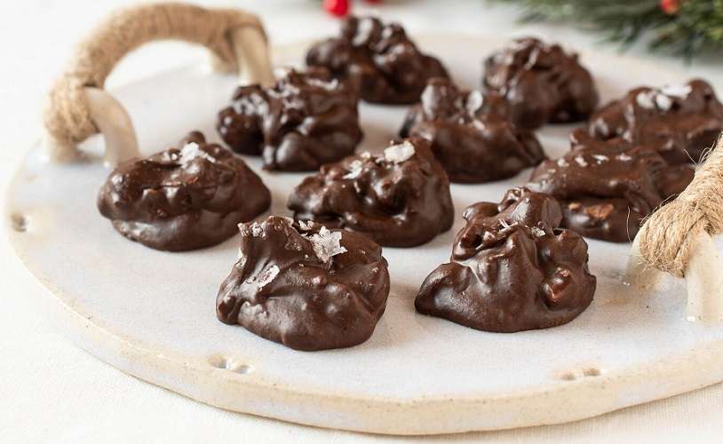 Rocas de chocolate con turrón y nueces