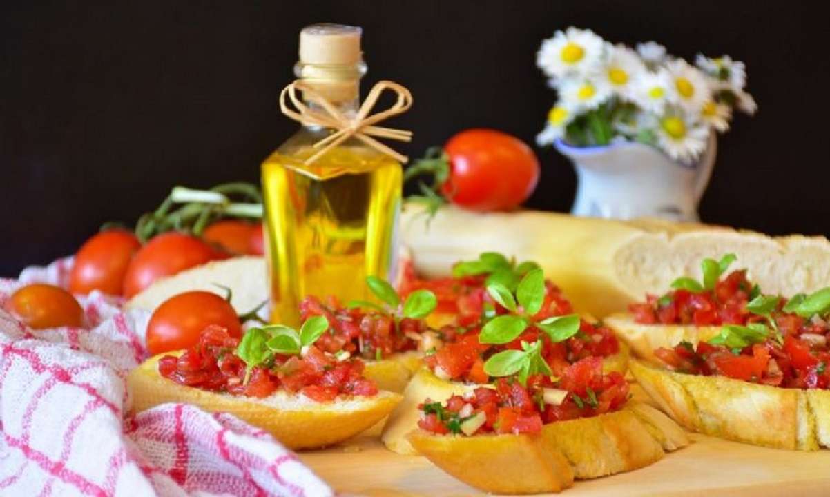 Bruschettas de tomate fresco con albahaca: aprende a prepararlas