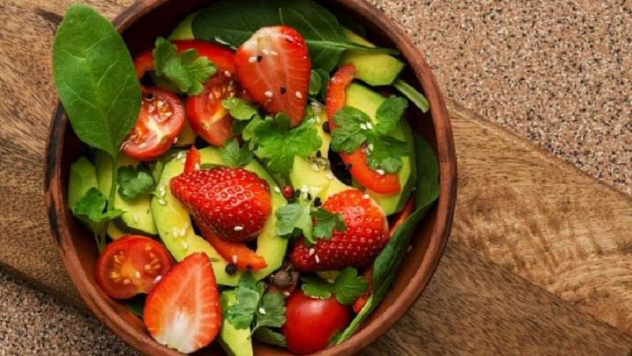 Ensalada verde con fresas