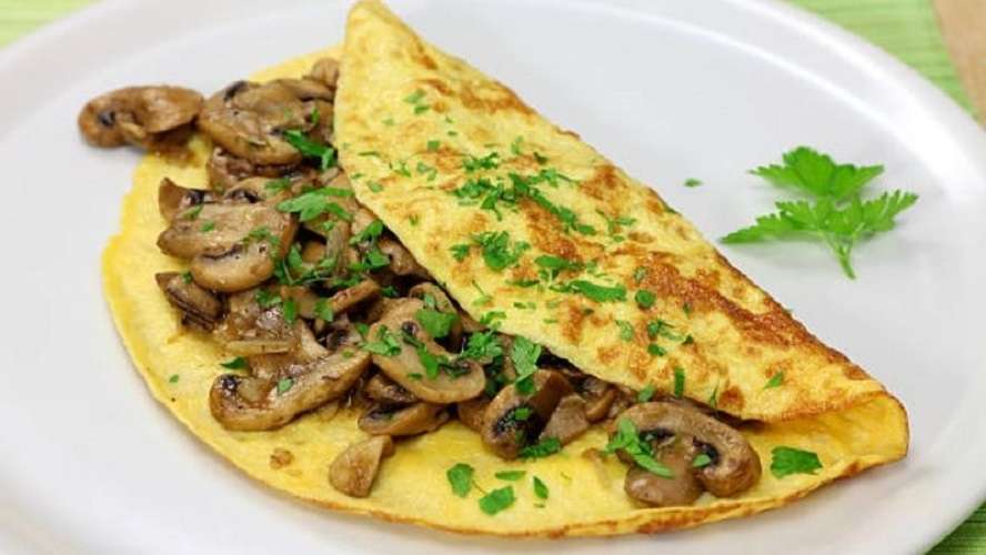 Omelette de champiñones con queso
