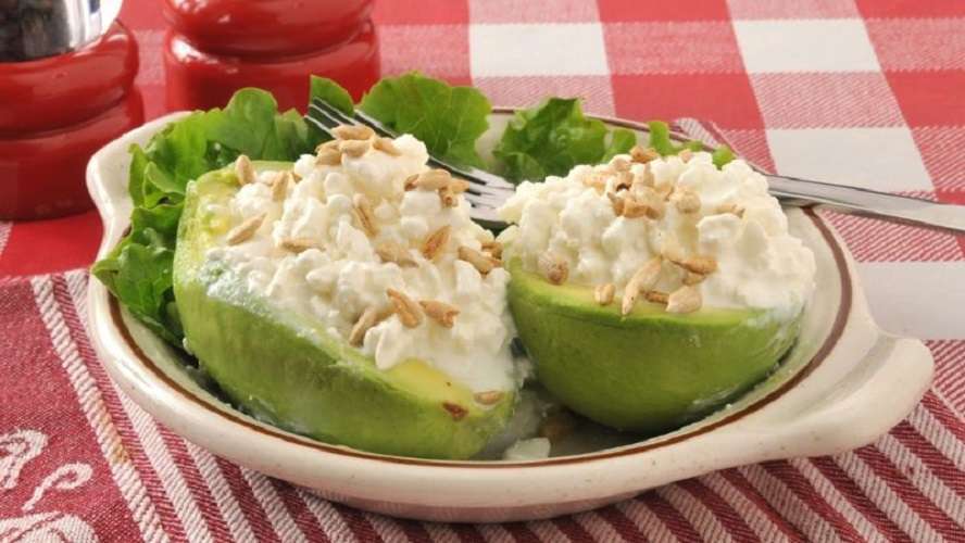 Aguacates rellenos de pollo