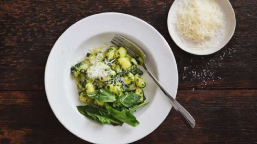 Gnocchi de papa con salsa pesto