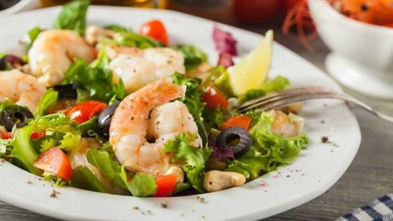 Ensalada de camarones con naranja