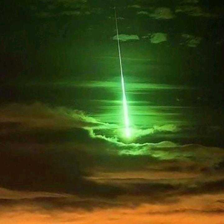Resumen del cometa verde, visible en el cielo nocturno por primera vez desde la Edad de Piedra