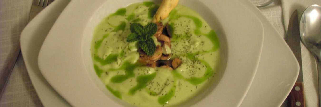 Crema de aguacate para disfrutar con tus amigos esta tarde