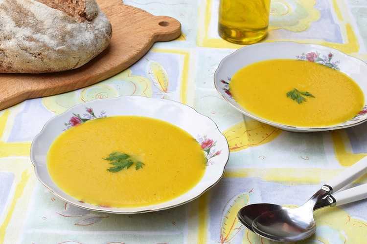 Sopa de pimiento amarillo