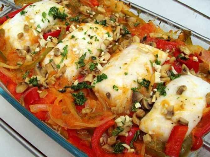 Sofrito de pimiento verde y filete de pescado