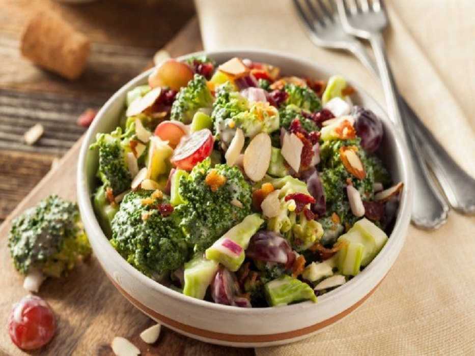 Ensalada de brócoli con granada y nueces: así se prepara