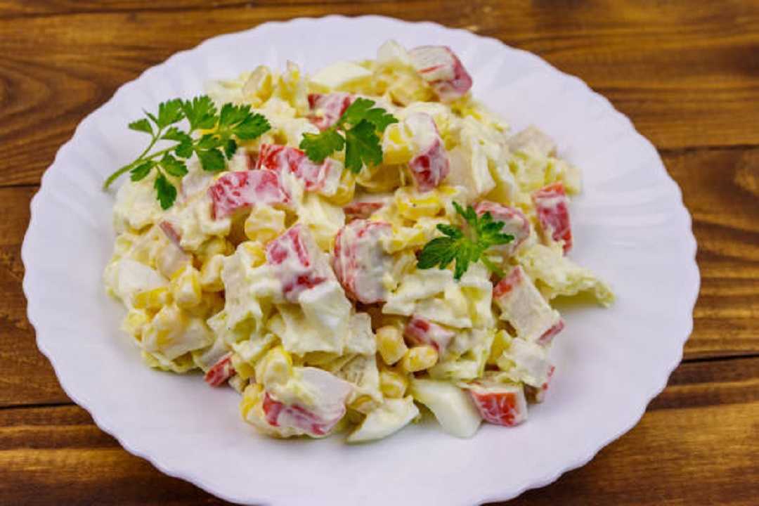 Ensalada de surimi: receta perfecta para los viernes de Cuaresma