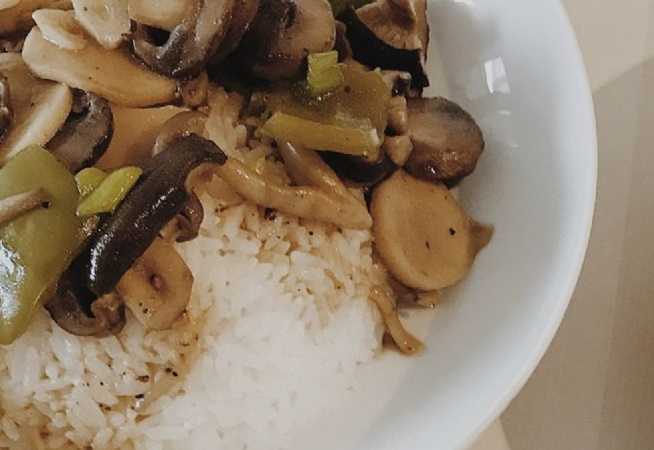 Arroz de coliflor con champiñones