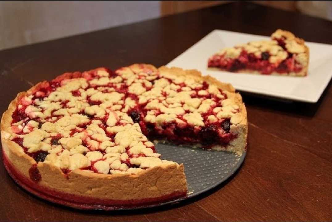 Tarta de cereza con mora y frambuesa: rico postre para merendar