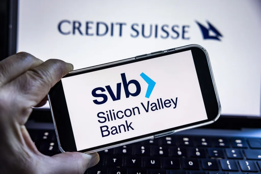 Fotografía de archivo del logo de Silicon Valley Bank (SVB) en un dispositivo móvil. EFE/Jim Lo Scalzo