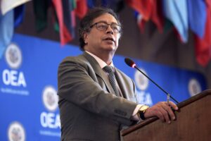 El presidente de Colombia, Gustavo Petro, interviene durante una sesión protocolaria del Consejo Permanente de la OEA, en Washington (EE.UU.). EFE/ Lenin Nolly
