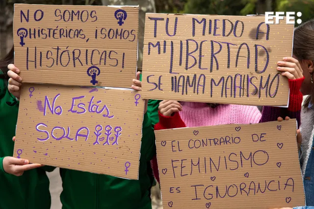 Imagen de archivo de una concentración en La Rioja, ante la agresión sexual en grupo a dos niñas de 12 y 13 años en Logroño. EFE/Raquel Manzanares/Archivo