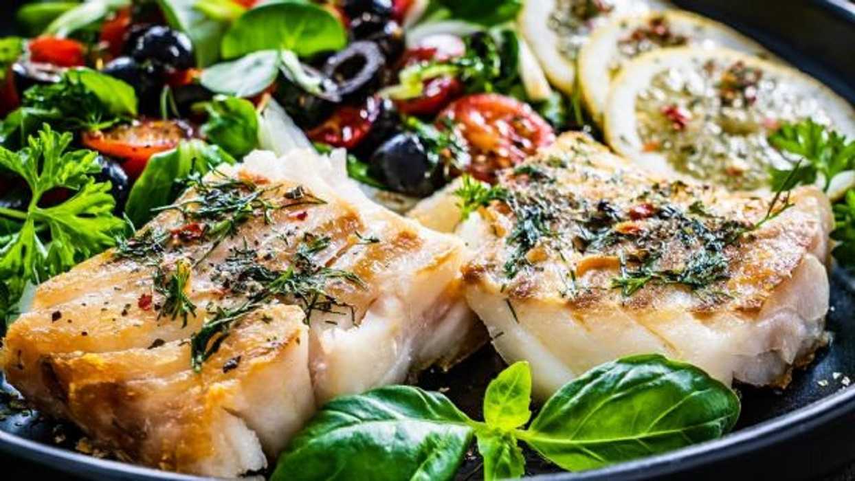 Pescado asado: delicioso plato fresco y ligero para tu almuerzo