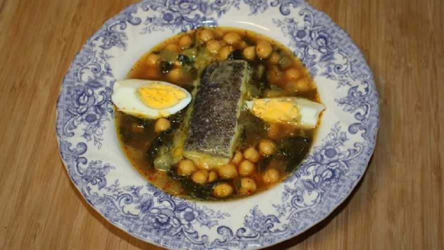 Potaje de garbanzos con bacalao y espinacas