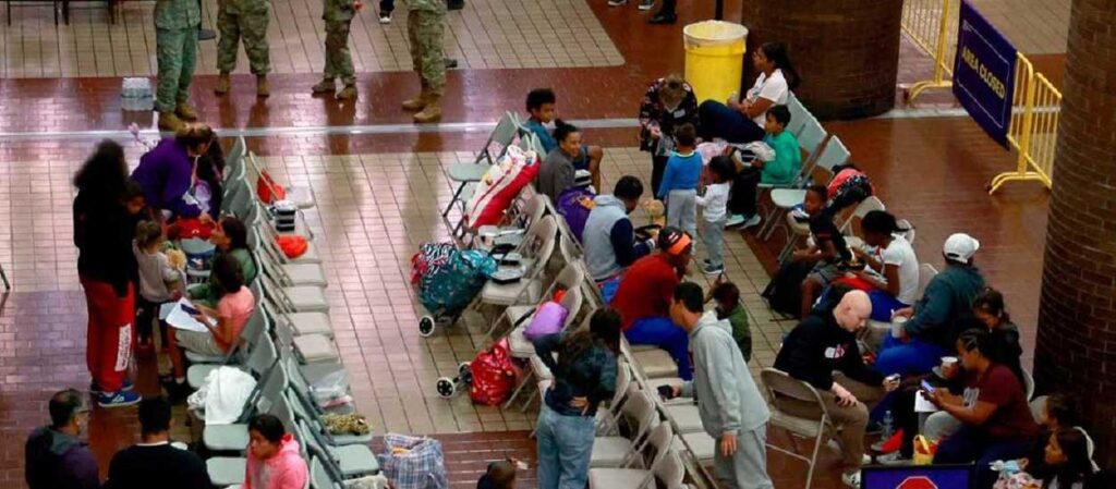 Nueva York: habilitan gimnasios escolares para albergar migrantes