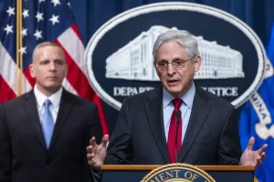 El fiscal general de Estados Unidos, Merrick Garland, anuncia los resultados de la 'Operación SpecTor' en el Departamento de Justicia, en Washington (EE.UU.). EFE/EPA/Jim Lo Scalzo