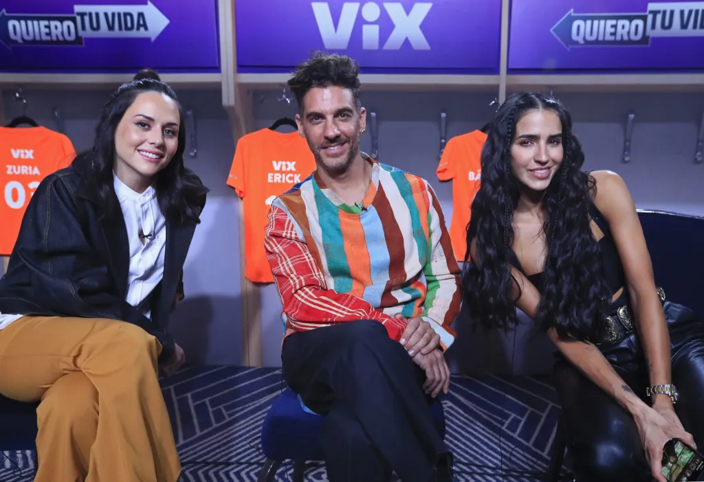 Los actores mexicanos Suria Vega (i), Erick Elías (c) y Barbara de Regil (d) posan durante una entrevista con EFE, en la Ciudad de México (México). EFE/Mario Guzmán