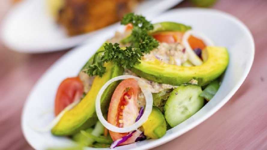 Ensalada de aguacate con apio