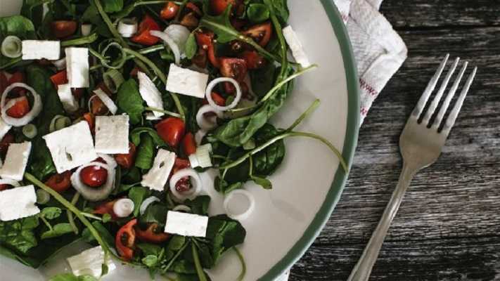 Ensalada de quinoa y espinacas