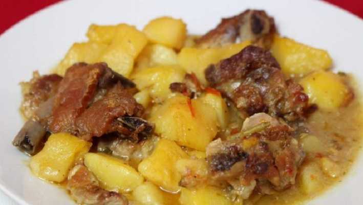 Guiso de costillas con cerveza